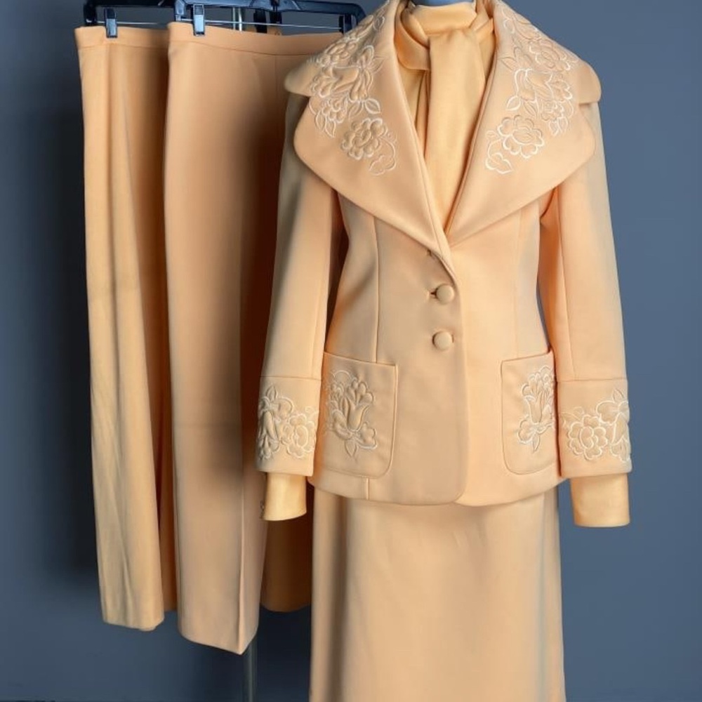 Vintage 1960s Lilli Ann 5 piece suit set Peach color